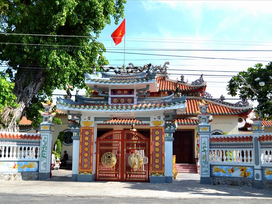 2. Đình Thần Nguyễn Trung Trực