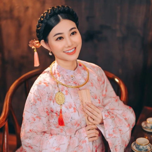 Nghệ Sĩ Nhân Dân - Quế Trân